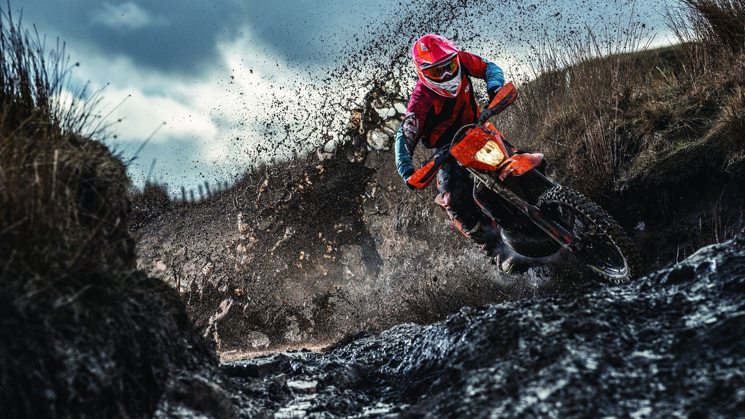 滑板城市挑战赛,年轻人纵情飞翔,极限与激情交融的盛宴,城市滑板视频